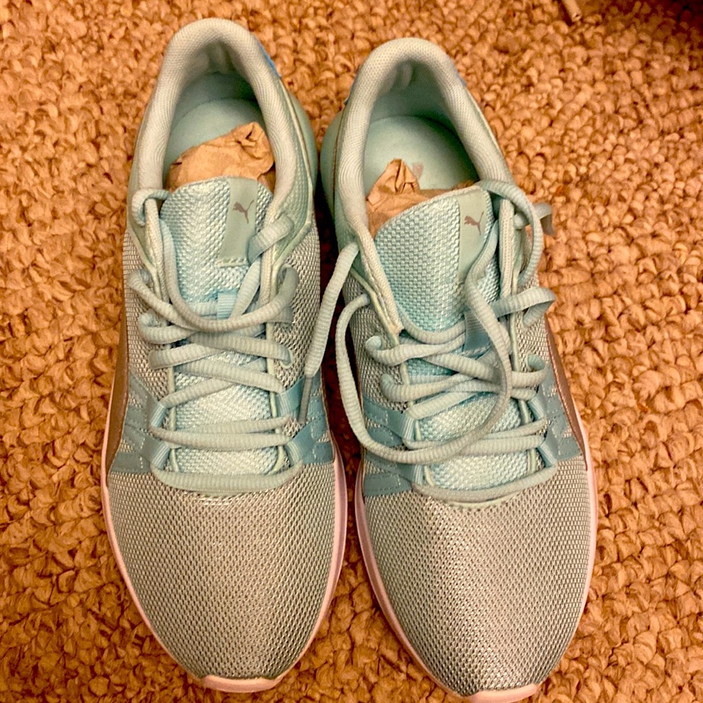 New Puma tennis or walking shoes